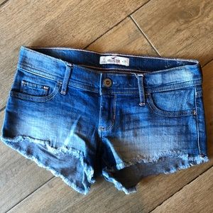 Hollister cut off denim shorts 🩳